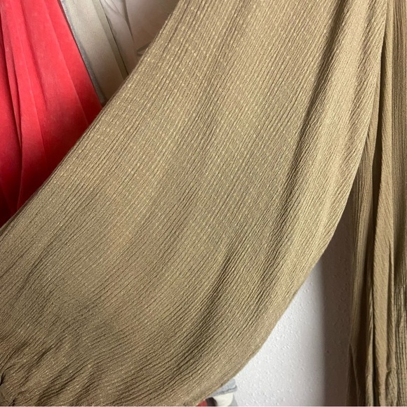 Gimmicks By BKE Size Large Oversized Peplum Shirt Olive Green Gauze Boho Lace - Picture 9 of 10